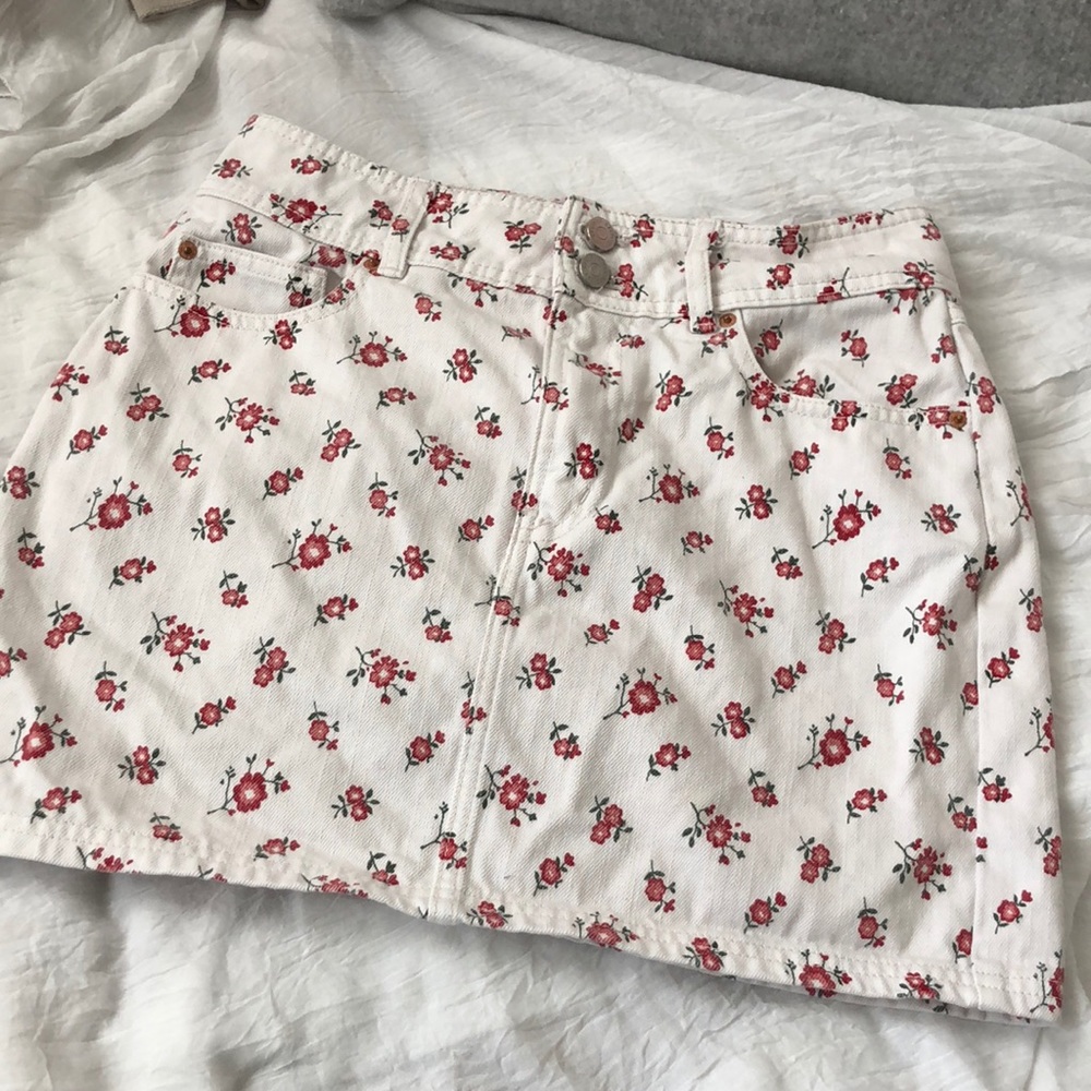 BDG urban outfitters red white floral denim skirt